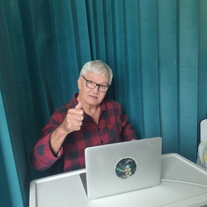 Monty Betham Snr giving a thumbs up to the Cos I Matter project